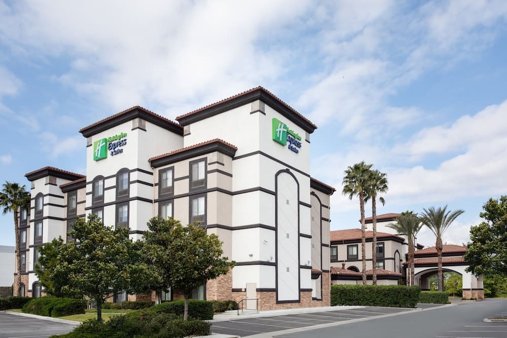 holiday-inn-and-express-suites Holiday Inn and Express Suites